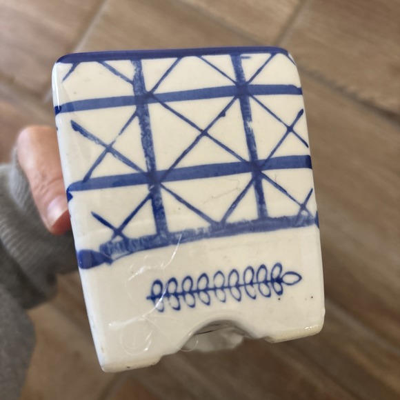 Canton Collection by Two's Company Blue And White Delft Style 7" x 3" - Picture 5 of 8